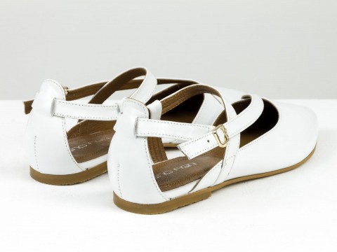 Жіночі білі туфлі на низькому ходу з натуральної шкіри з ремінцями та застібкою, С-2223-01