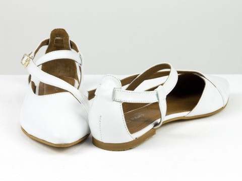 Жіночі білі туфлі на низькому ходу з натуральної шкіри з ремінцями та застібкою, С-2223-01