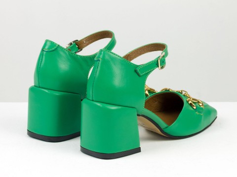 Дизайнерські босоніжки на невисокому каблучці з натуральної італійської шкіри зеленого кольору "лайм" із золотою фурнітурою, С-2211-06