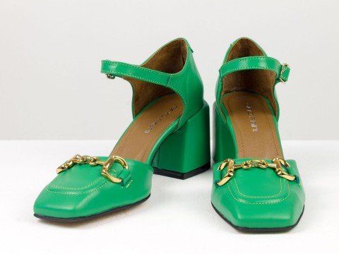Дизайнерские босоножки на невысоком обтяжном  каблуке из натуральной итальянской кожи зеленого цвета "лайм" с золотой фурнитурой, С-2211/1-02