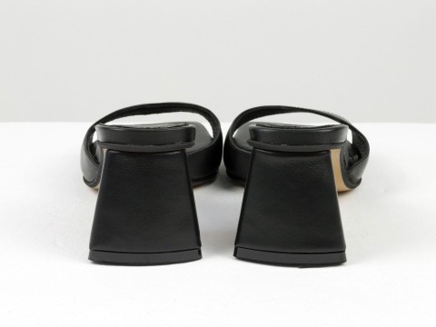 Дизайнерські шльопанці чорного кольору на обтяжних підборах з натуральної італійської шкіри, С-2216-02