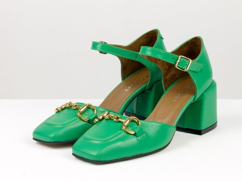 Дизайнерські босоніжки на невисокому каблучці з натуральної італійської шкіри зеленого кольору "лайм" із золотою фурнітурою, С-2211/1-02