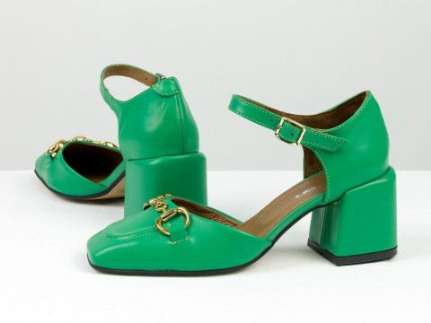Дизайнерские босоножки на невысоком обтяжном  каблуке из натуральной итальянской кожи зеленого цвета "лайм" с золотой фурнитурой, С-2211-06