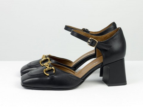 Дизайнерские черные босоножки на необтяжном каблуке из натуральной итальянской кожи с золотой фурнитурой, С-2211-05