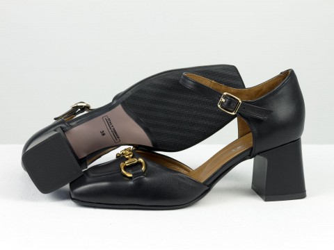 Дизайнерские черные  босоножки на необтяжном каблуке из натуральной итальянской кожи с золотой фурнитурой, С-2211-05