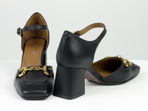 Дизайнерські чорні босоніжки на каблучці із натуральної італійської шкіри із золотою фурнітурою, С-2211-05