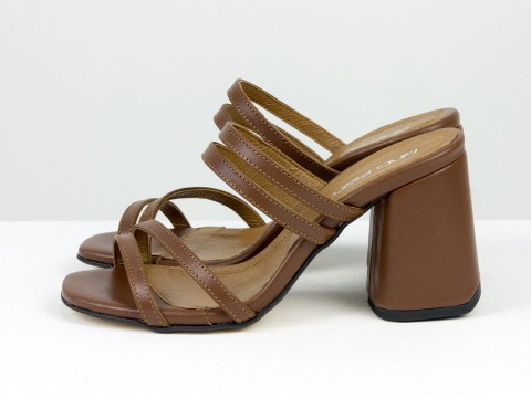 Классические босоножки коричневого цвета на расклешенном каблуке, С-2038-03