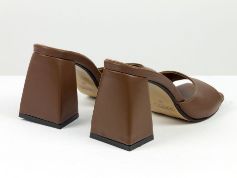 Дизайнерські шльопанці коричневого кольору на обтяжних підборах з натуральної італійської шкіри, С-2217-06