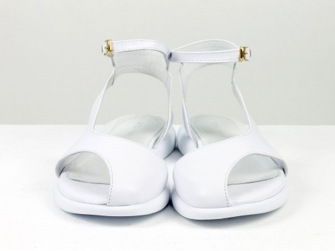 Дизайнерські жіночі босоніжки з ремінцем на полегшеній підошві з натуральної шкіри білого кольору, С-2221-03