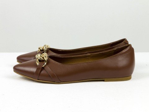 Женские туфли на низком ходу из натуральной коричневой кожи с золотой фурнитурой, Т-2109-06