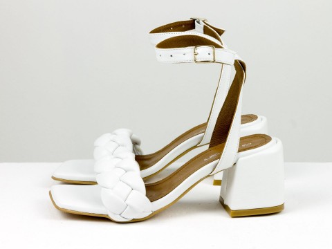 Дизайнерские белые босоножки "косички" на расклешенном каблуке из натуральной итальянской кожи, С-2139-03