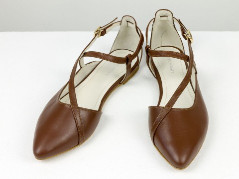 Жіночі коричневі туфлі на низькому ходу з натуральної шкіри з ремінцями та застібкою, С-2223-04