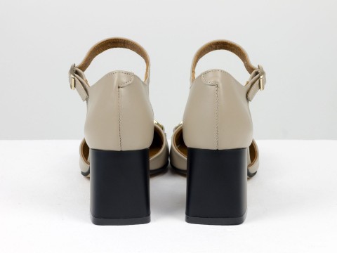 Дизайнерские босоножки на невысоком каблуке из натуральной итальянской кожи бежевого цвета с золотой фурнитурой, С-2211-03