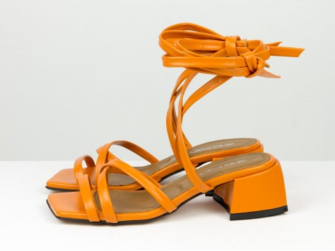 Дизайнерські безшовні босоніжки на зав'язках, виготовлені з натуральної італійської шкіри оранжевого кольору, С-2225-01.