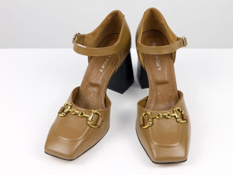 Дизайнерські босоніжки на необтяжних підборах з натуральної італійської шкіри карамельного кольору із золотою фурнітурою, С-2211-04