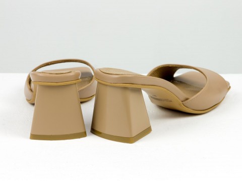 Дизайнерські шльопанці кольору капучино на обтяжних підборах з натуральної італійської шкіри, С-2216-01