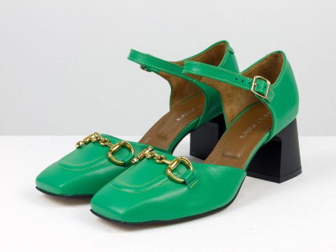 Дизайнерские босоножки на невысоком каблуке из натуральной итальянской кожи зеленого цвета "лайм" с золотой фурнитурой, С-2211-02