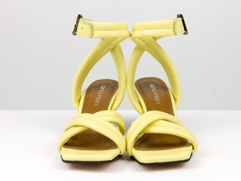 Дизайнерські жовті босоніжки на матовому підборі чарочка з натуральної італійської шкіри