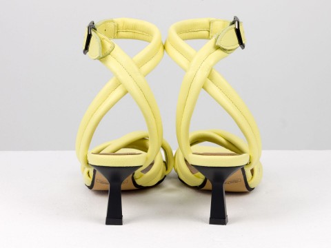 Дизайнерські жовті босоніжки на матовому підборі чарочка з натуральної італійської шкіри