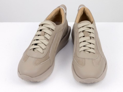 Кроссовки монохромные из натуральной  замши и кожи бежевого цвета на облегченной подошве в цвет верха, Т-2209-02