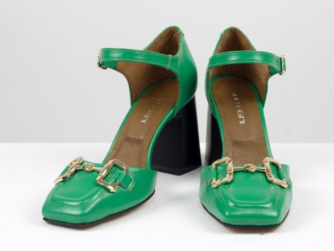 Дизайнерські босоніжки на необтяжних підборах з натуральної італійської шкіри зеленого кольору "лайм" із золотою фурнітурою, С-2211-01
