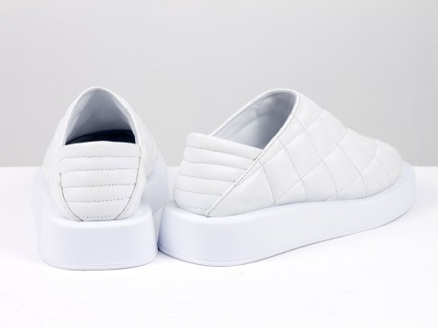 Жіночі білі туфлі з натуральної стьобаної шкіри на потовщеній білій підошві, Т-2157-03.