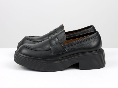Жіночі туфлі-лофери із натуральної шкіри чорного кольору на потовщеній підошві, Т-2192-06